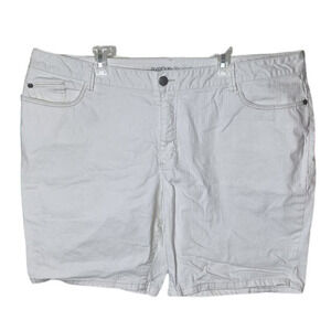 Avenue Women Plus 26W White Classic Stretch Pocket Denim Shorts, Inseam 9.5"